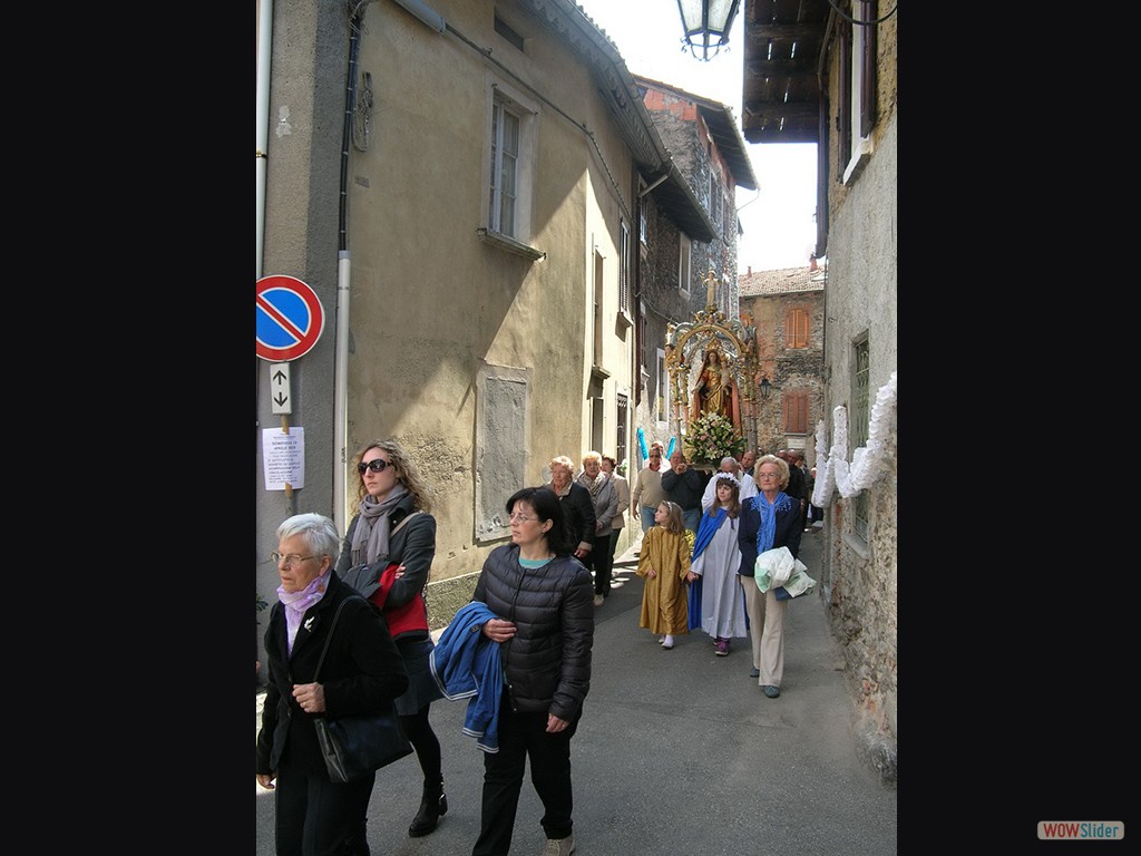 27-processione