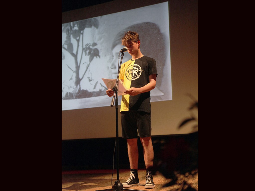 13- Cristian-lettura poesia